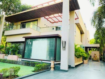 5 Bedroom Farm house 2420 sq yds in Chattarpur, South Delhi