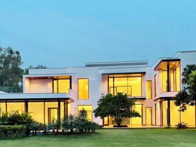 6 Bedroom Farm house 4840 sq yds in Dera Mandi, South Delhi