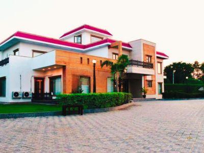 5 Bedroom Farm house 4840 sq yds in Chattarpur, South Delhi