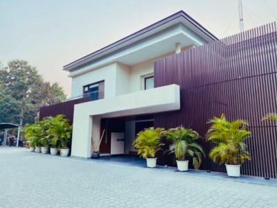 5 Bedroom Farm house 12100 sq yds in Dera Mandi, South Delhi