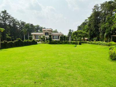 4 Bedroom Farm house 12826 sq yds in Chattarpur, South Delhi