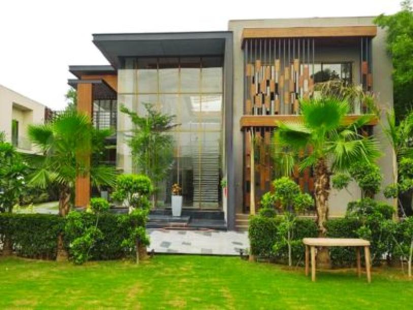 6 Bedroom Farm house 1600 sq yds in Chattarpur, South Delhi-1