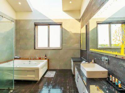 5 Bedroom Farm house 12500 sq yds in Chattarpur, South Delhi