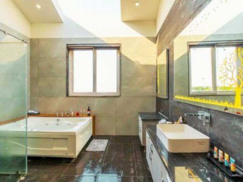 5 Bedroom Farm house 12500 sq yds in Chattarpur, South Delhi-4
