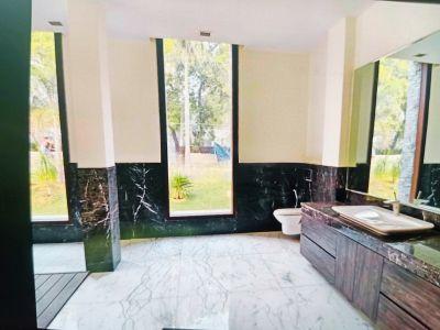 5 Bedroom Farm house 4840 sq yds in Dera Mandi, South Delhi